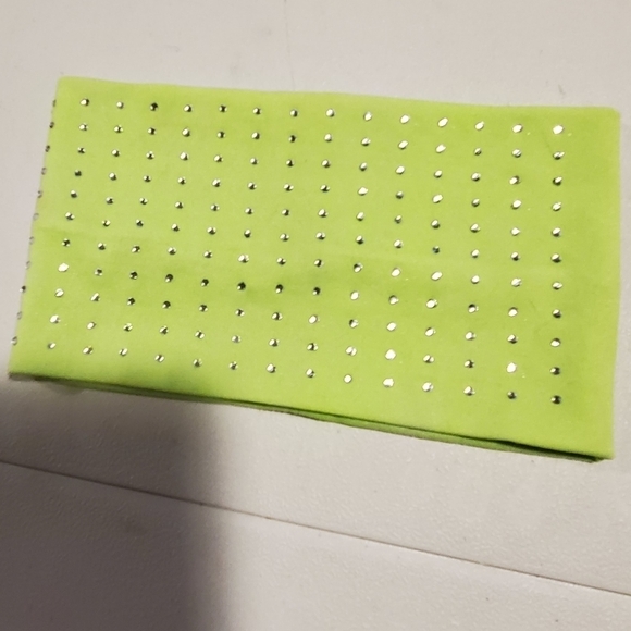 🍉(2) Womens stretch headbands with tiny rhinestones one is white and one green - Picture 2 of 6